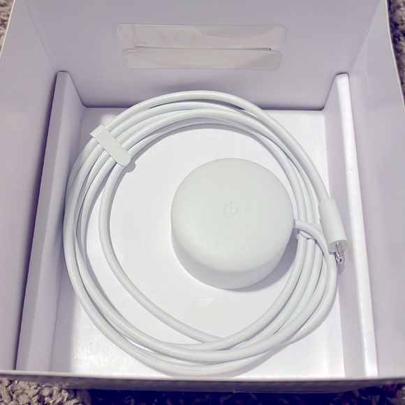 Google Home Mini - Picture 3 of 5